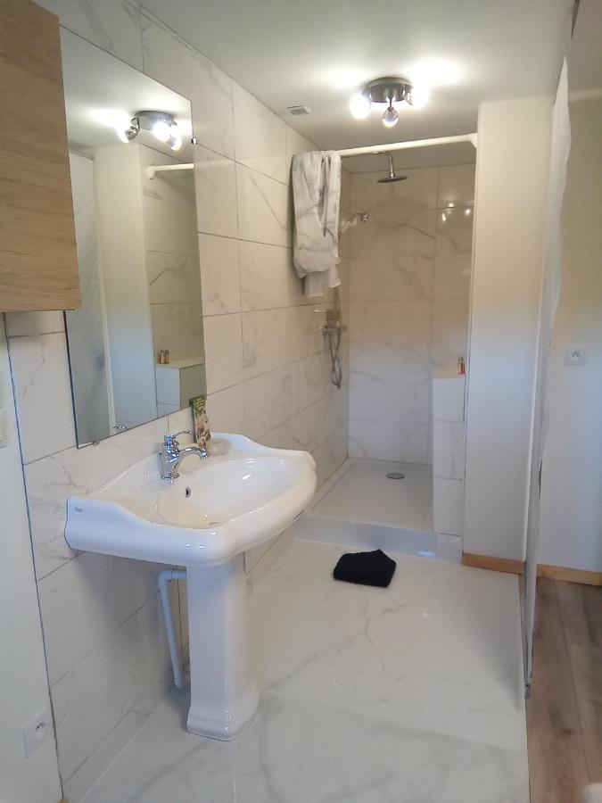 Coinches Logement De Charme מראה חיצוני תמונה