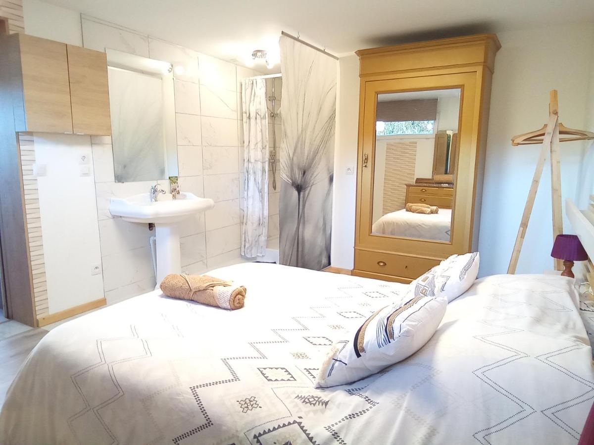 Coinches Logement De Charme מראה חיצוני תמונה